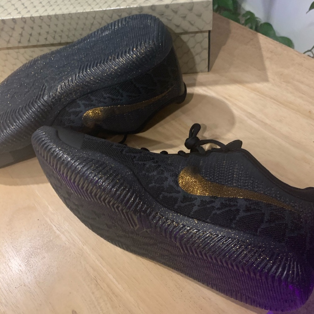 Kobe Metallic Gold Stars